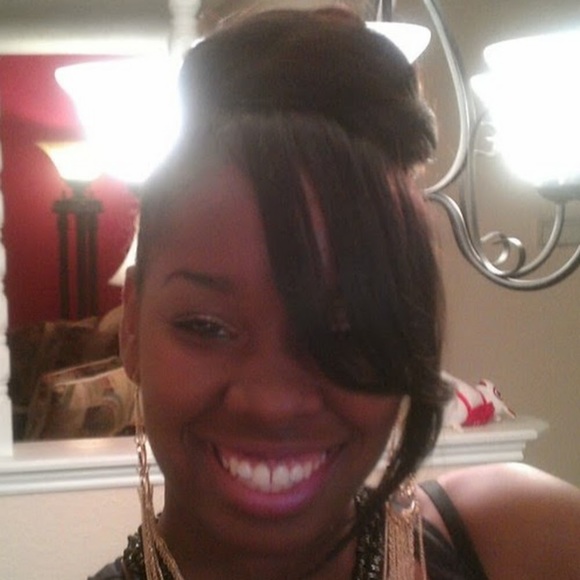 Meet your Posher, Tiffany - Picture 2 of 2